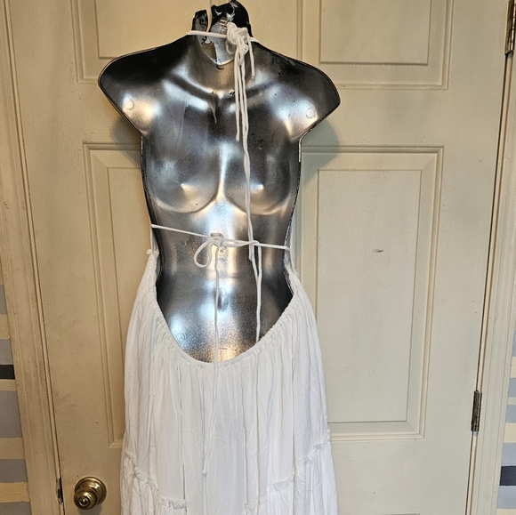 Pink lily Daybreak Skyline Halter Maxi Dress - Picture 3 of 12